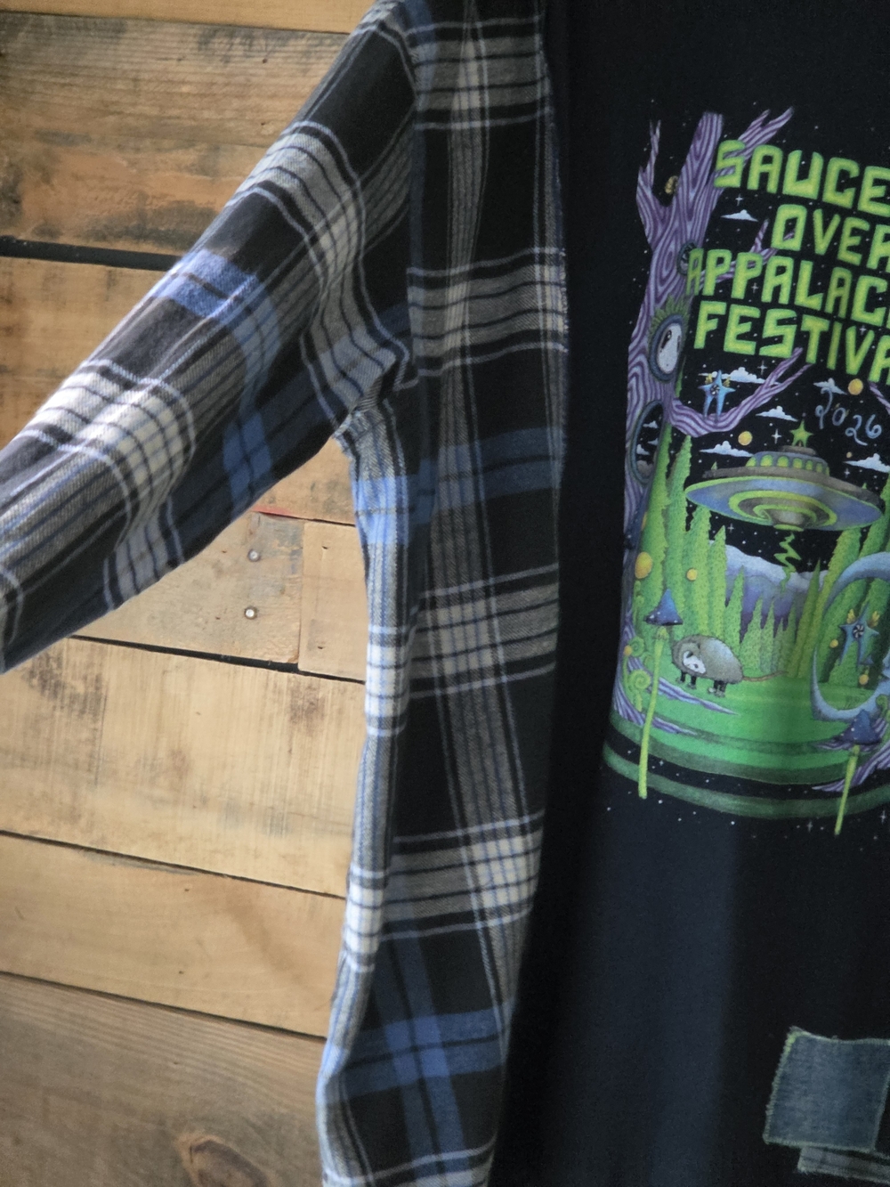 Upcycled Saucer Over Appalachia Festival Black Graphic T-shirt - Picture 7 of 10